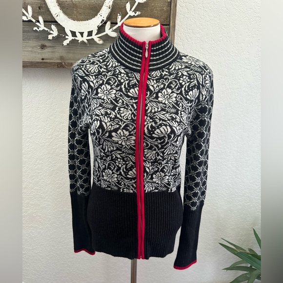 Krimson Klover Sweaters - Krimson Klover Black & White Floral Zip-Front Women's Sweater with Red Trim M